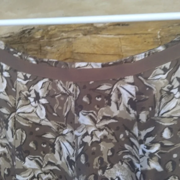 3/$10 Christopher & Banks Brown Floral A Line Midi Skirt Size 10 - Picture 2 of 5